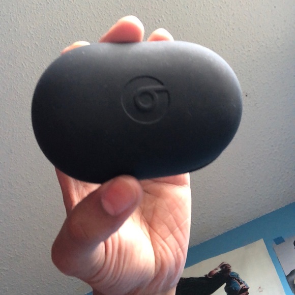 Power Beats 3s - Picture 2 of 4